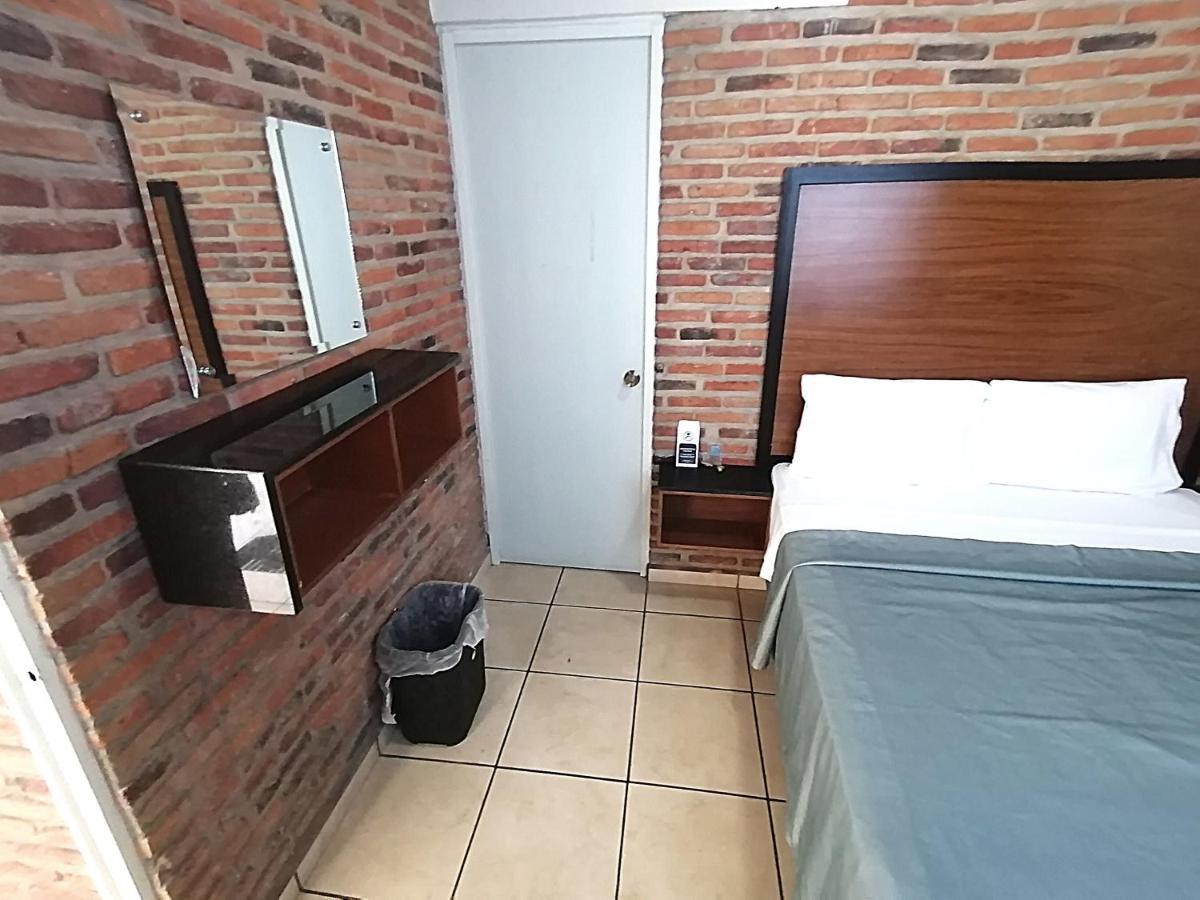 Hotel Hcm Guadalajara Eksteriør billede